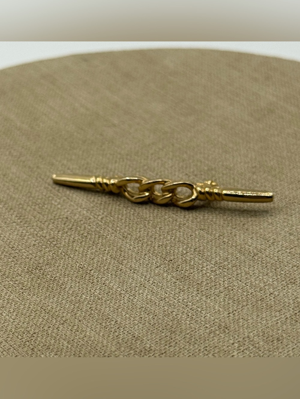 Gold Chain-Link Brooch Pin for Women